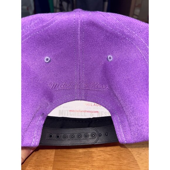 INSANE NWT Lakers Bundle: Magic Johnson Jersey, Lakers Hat, Shirt, Shorts $292 - Picture 13 of 16